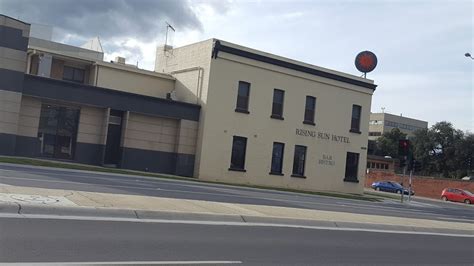 Rising Sun Hotel in Bendigo, Victoria .